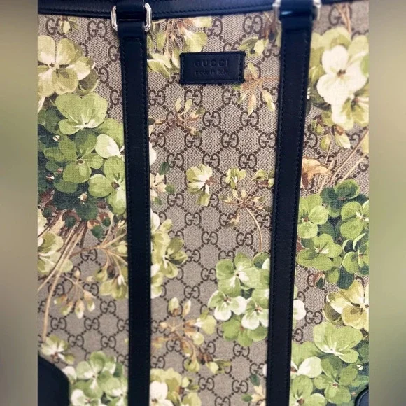 Gucci
GG Coated Canvas Convertible Tote Blooms Print - Picture 16 of 16